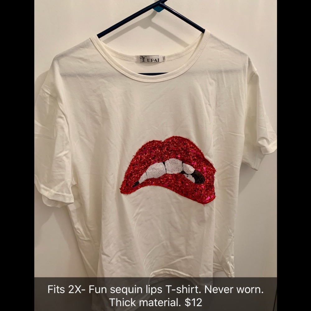 2X fun shirt. Sequin lips and teeth. Never worn.